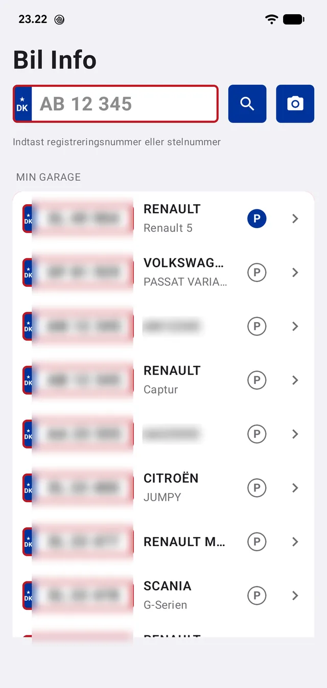 Søgefeltet og garagen. Nummerpladerne er slørede her på siden — i appen står de klart.