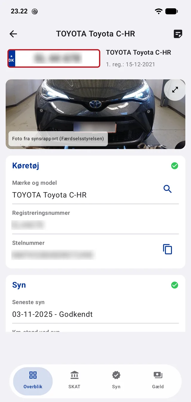 Foto fra synsrapporten, køretøjsdata og statusmærker for registrering, syn og gæld.
