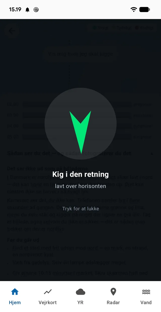 «Kig i den retning — lavt over horisonten». Pilen drejer med telefonen.