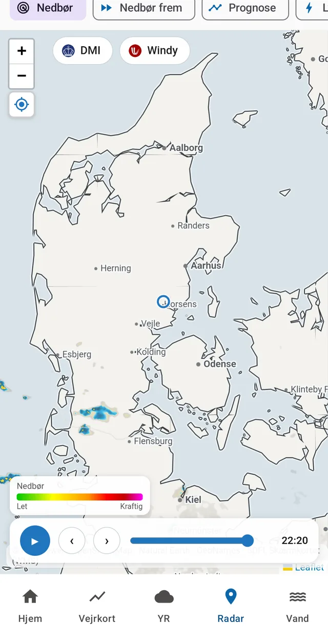 Nedbørsradaren med afspilning, og knapperne til DMI's og Windys egne kort.