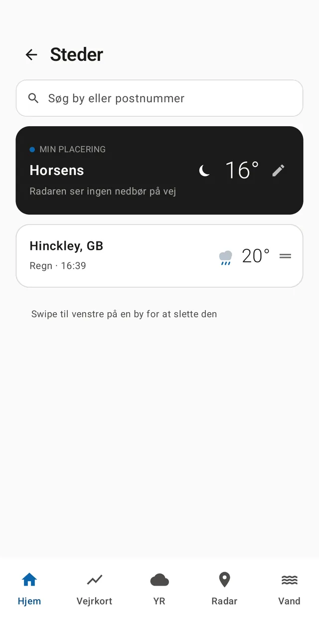 Min placering øverst, gemte steder under — hver med klokkeslættet i sin egen tidszone.