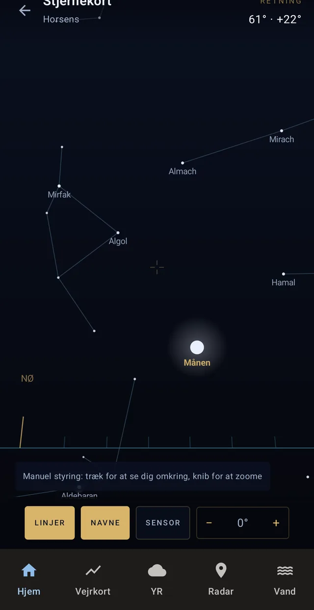 Fuldskærms stjernekort: månen, Perseus og Andromeda over Horsens, med horisonten og verdenshjørnerne tegnet ind. Beregnet lokalt af dato og position.